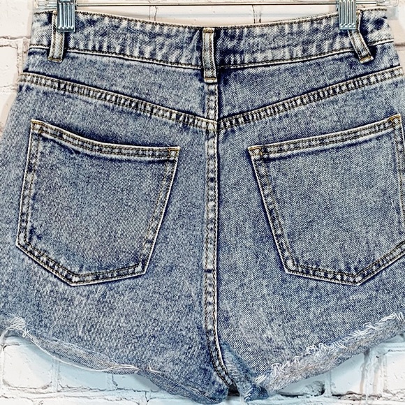 Bullhead Denim Co. Mom Short Shorts High Rise - Picture 6 of 8